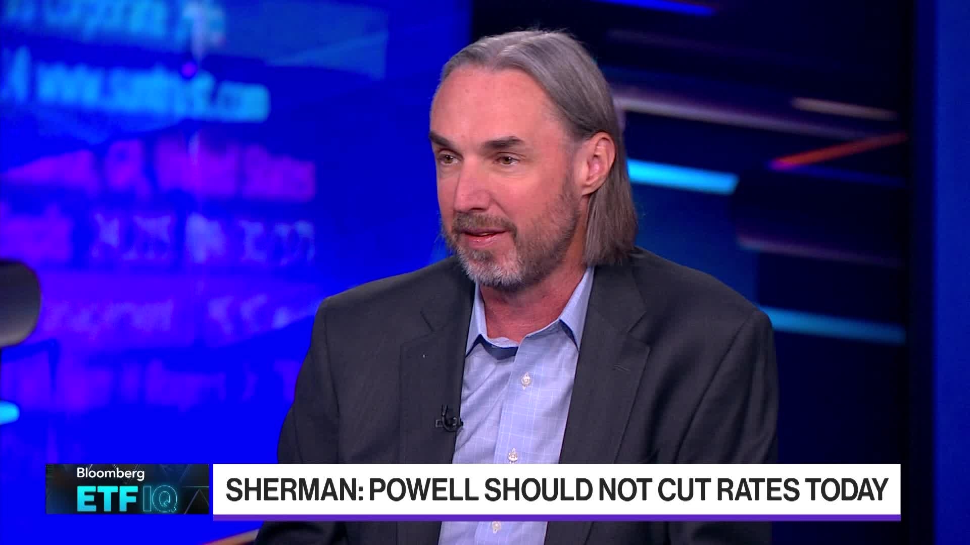 Fed Should Not Cut Rates, Says DoubleLine's Sherman