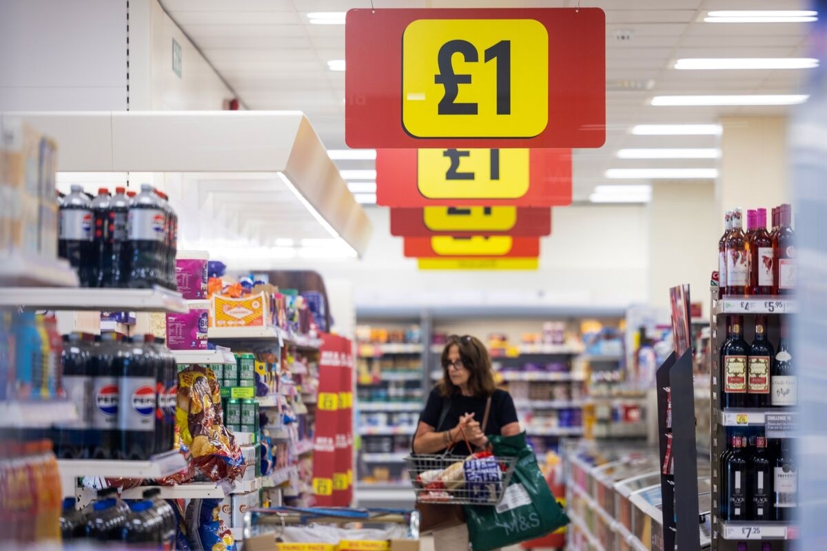 Pound Extends Recent Winning Streak as UK Growth Beats Estimates