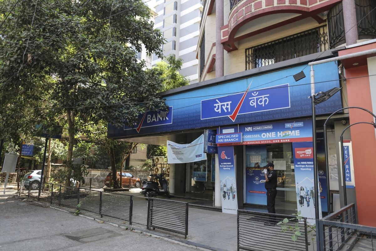 SMFG Is Said in Talks to Buy Minority Stake in India's Yes Bank