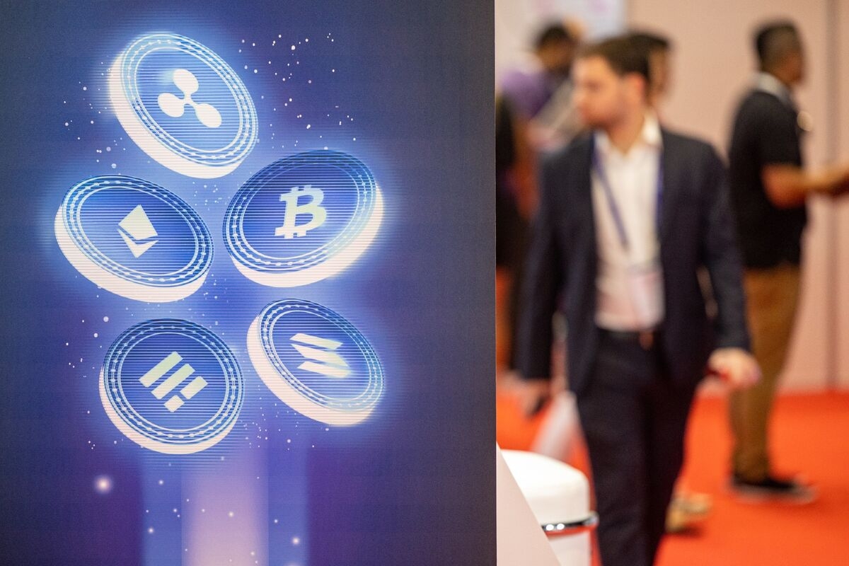 Altcoins Resume Decline as Haven Appeal of Digital Assets Fades