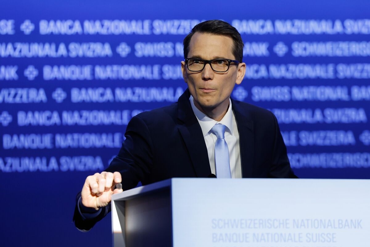 SNB's Schlegel Warns Against Kneejerk Rate Moves on Negative Price Data