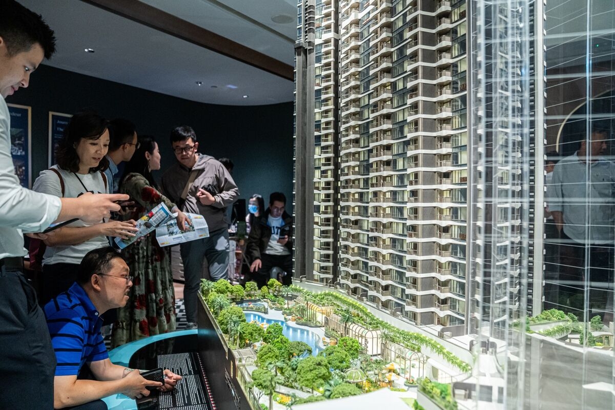 New World Sells 138 Hong Kong Homes at Discount Within Hours