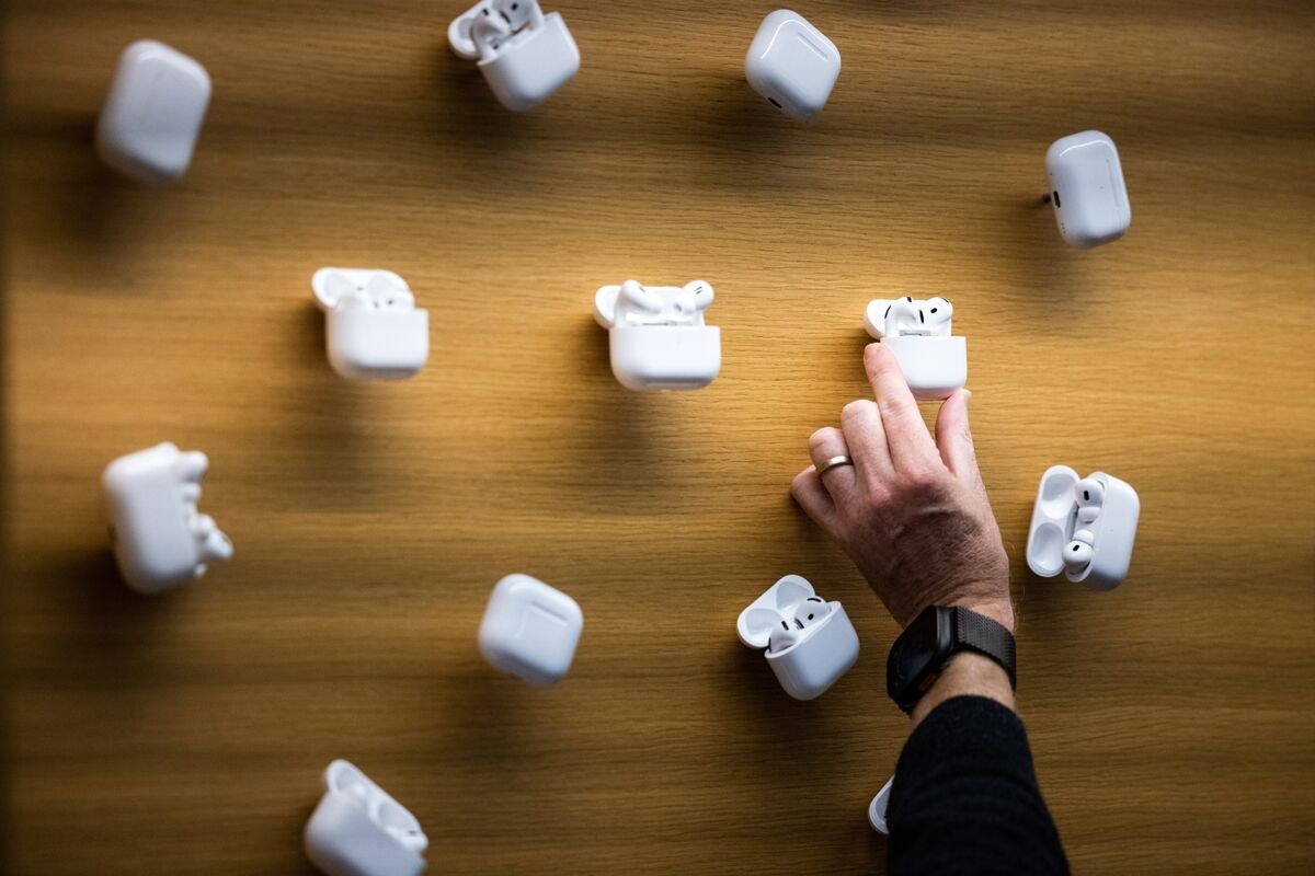 Apple's AirPods Have a Bit of Magic That the EU Wants to Share