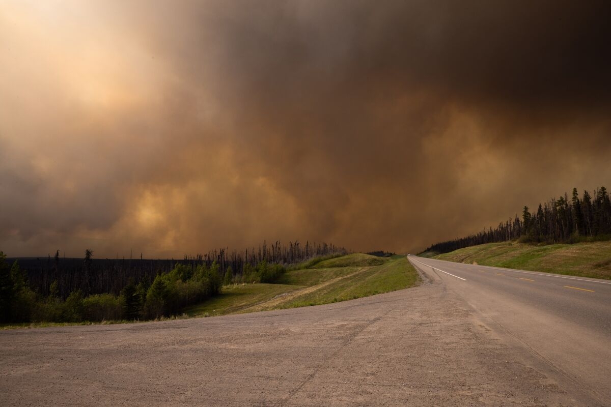 Alberta Wildfires Shut Down About 7% of Canada's Oil Production