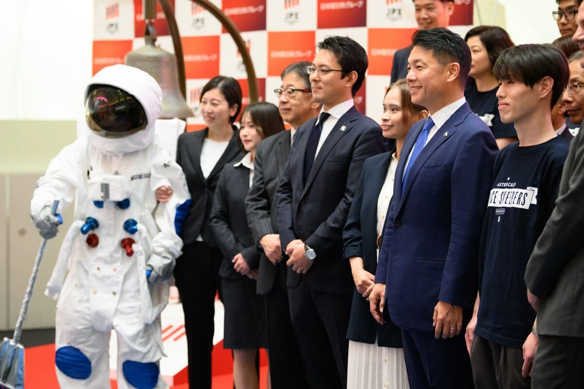 Japanese Space-Debris Firm Loses Half Its Value a Year After IPO