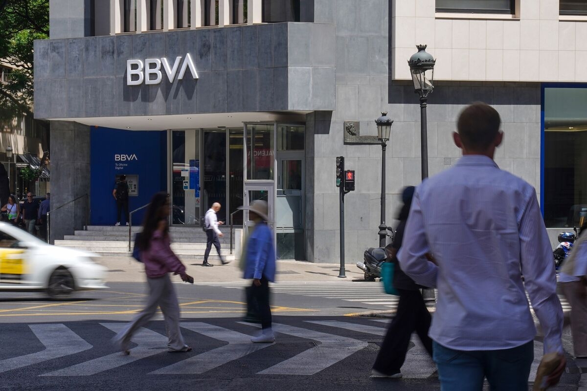 BBVA's Sabadell Bid Delayed Further as Government Starts Review