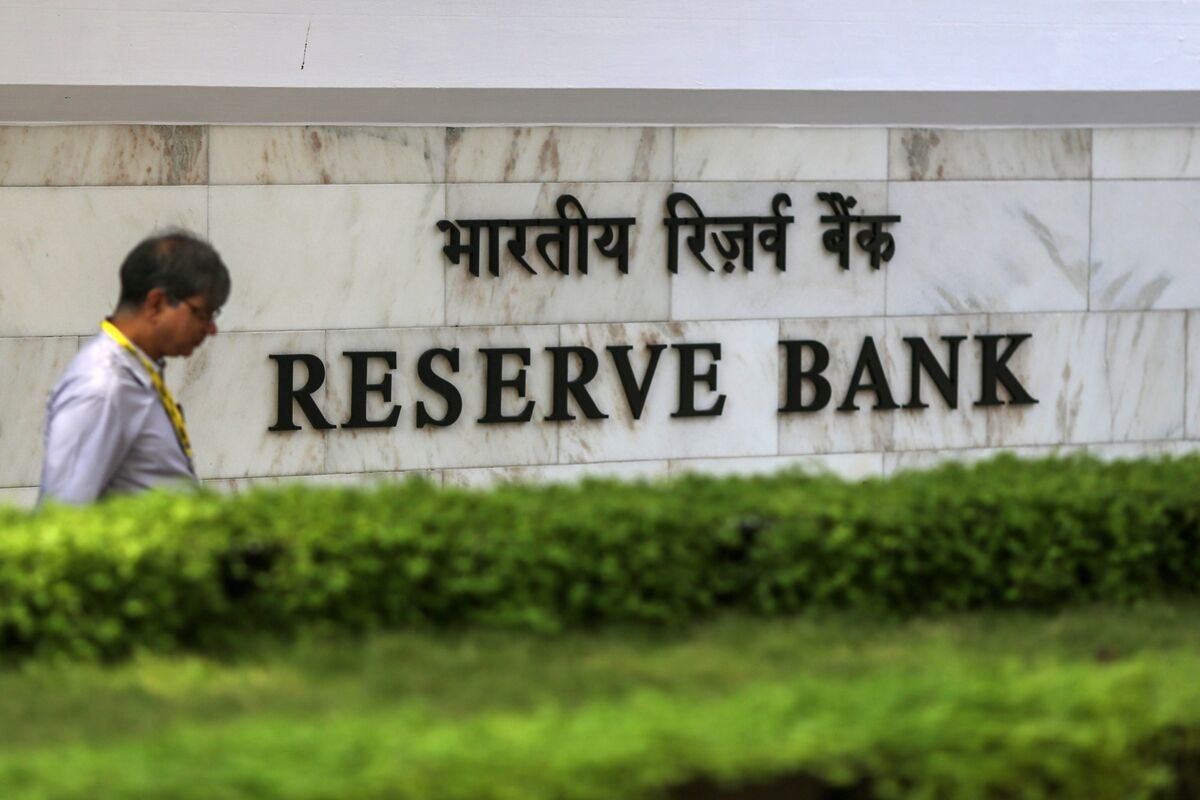 India's Central Bank Ready to Stabilize Rupee as Tensions Rise