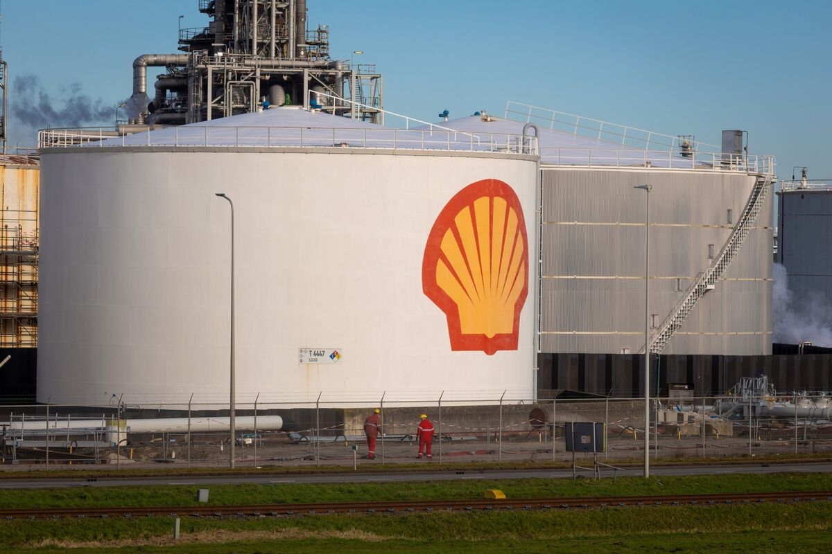 Ex-Shell US Oil Trading Boss Claims He's Owed $29 Million Bonus