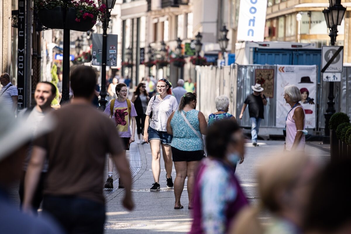 Hungary Inflation Slows Toward Central Bank's Tolerance Band