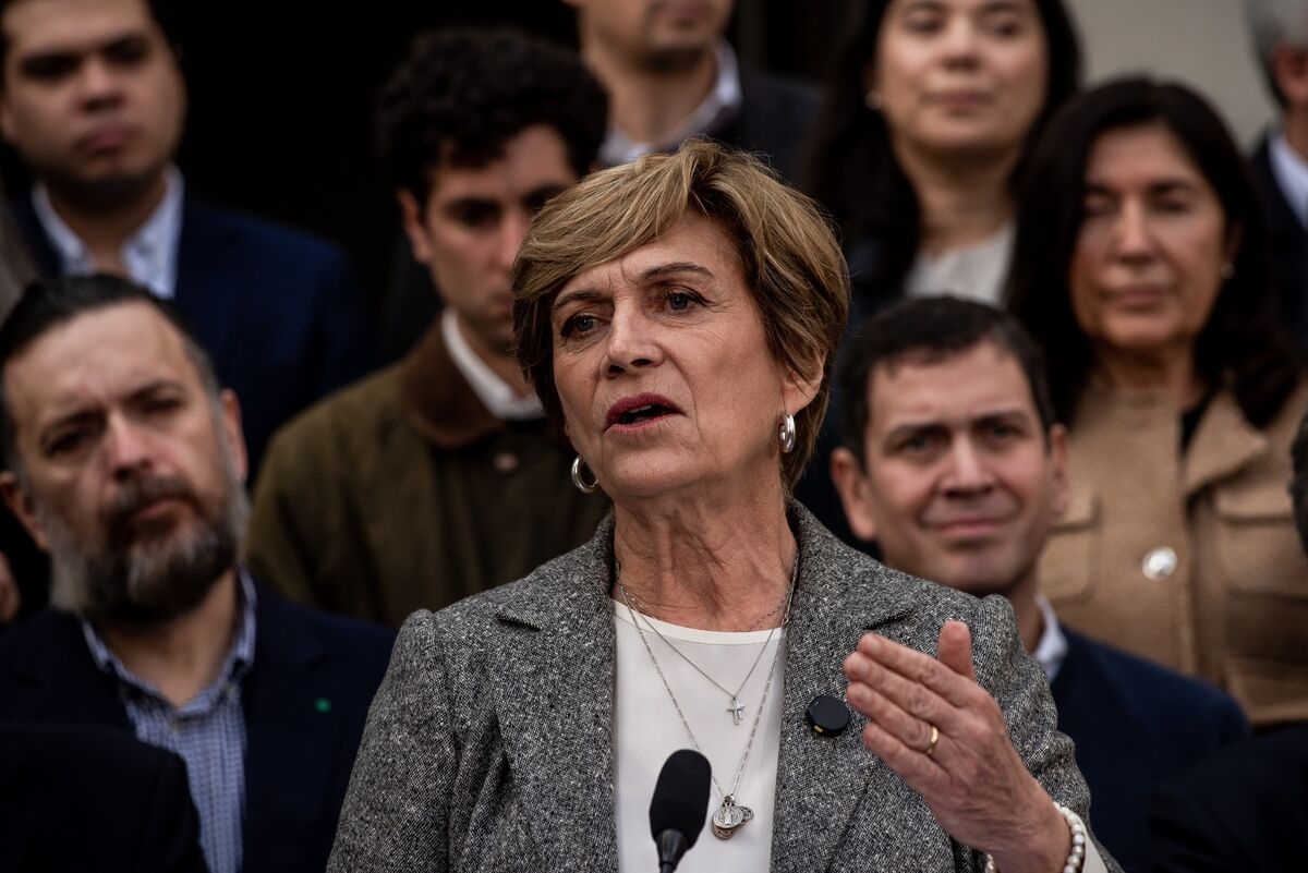Chile Presidential Polls Show Matthei With Slight Lead Over Kast
