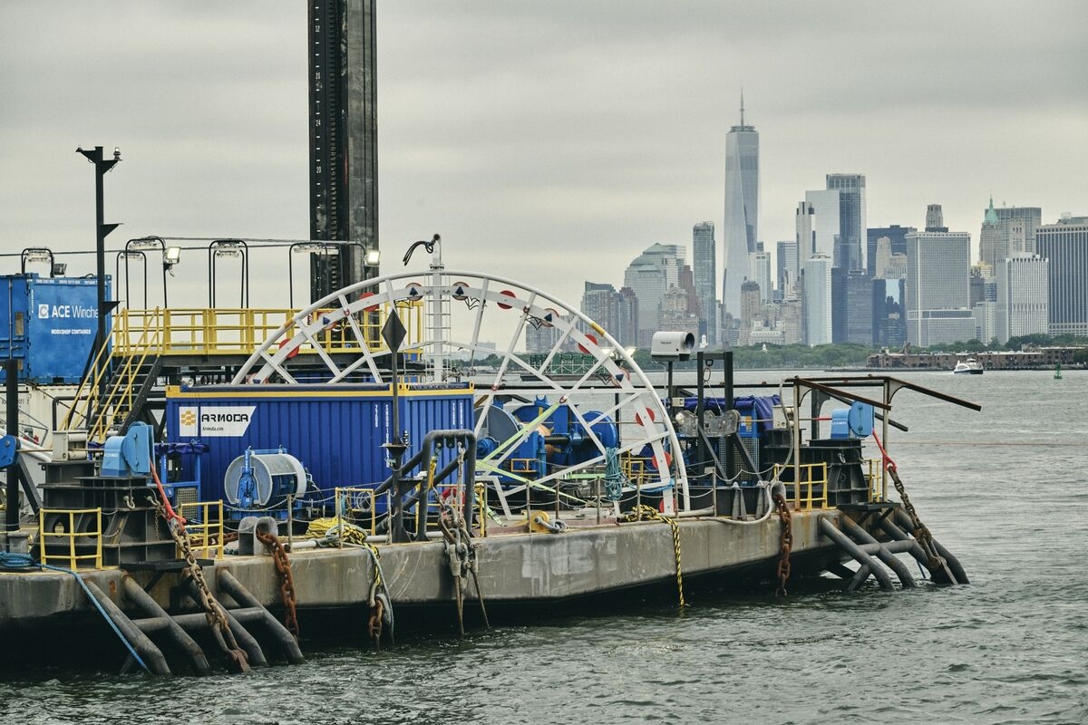 The First US Cable Boat for Offshore Wind Starts Work in Trump's Shadow