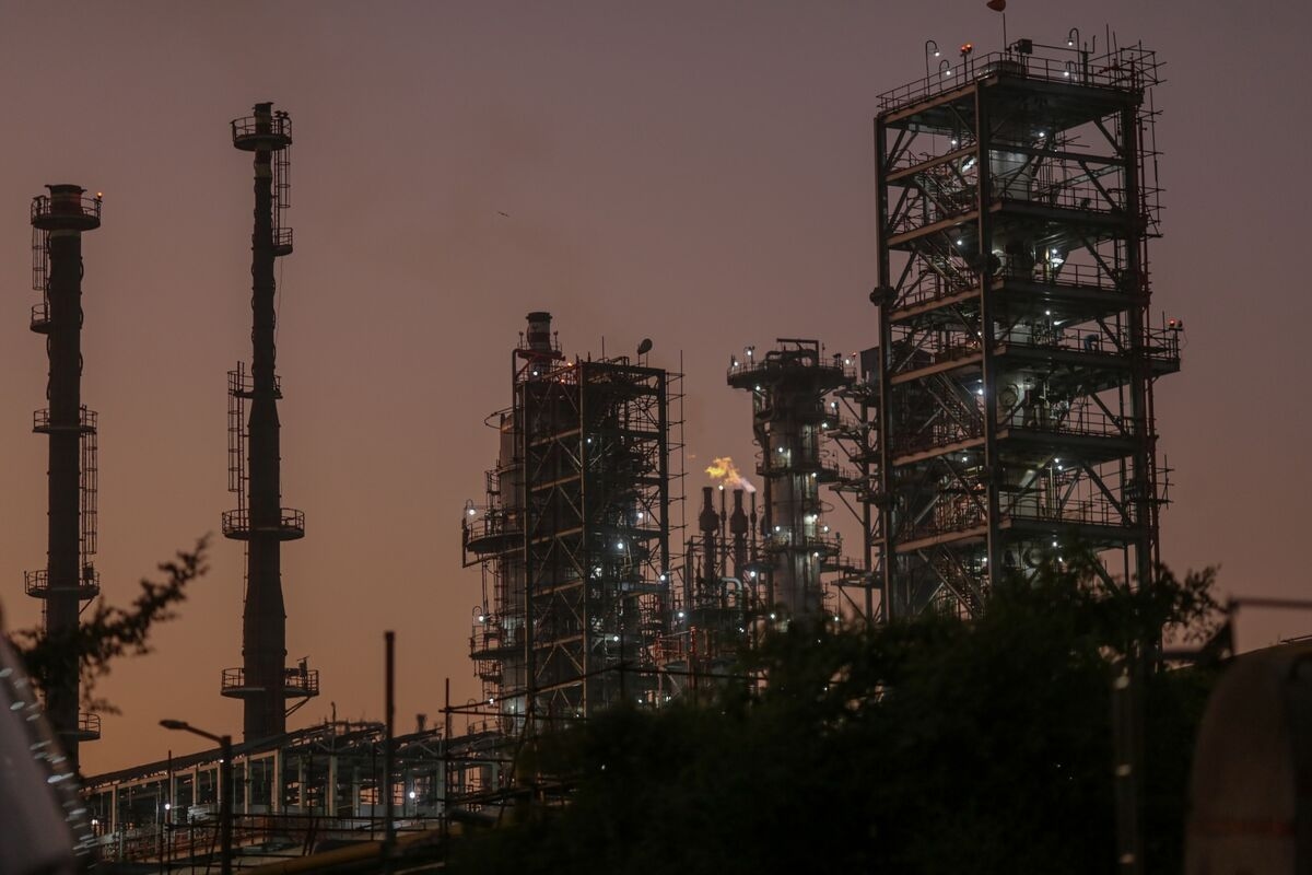 Trump's Punitive India Tariff Spoils Modi's Russian Oil Math