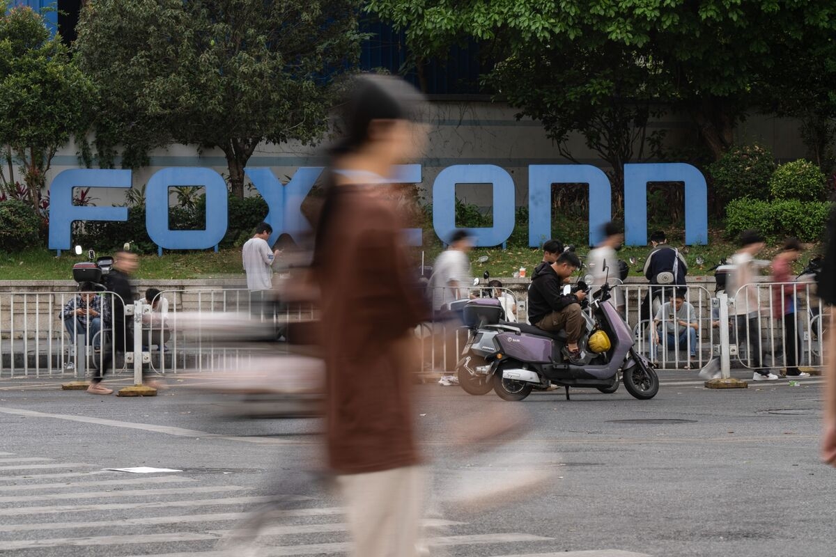 IPhone Maker Hon Hai's April Sales Surge 26% Ahead of US Tariffs