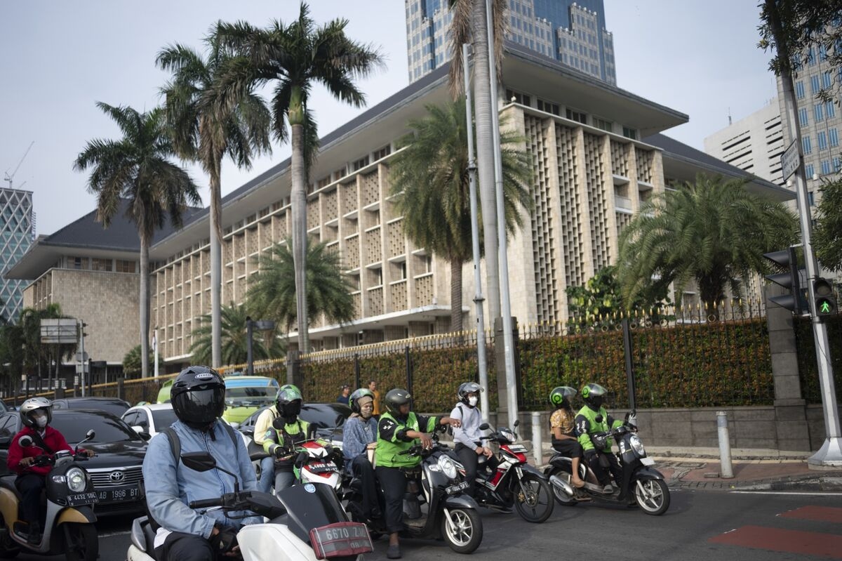Indonesia's Yield Curve May Steepen as BI Unwinds Intervention
