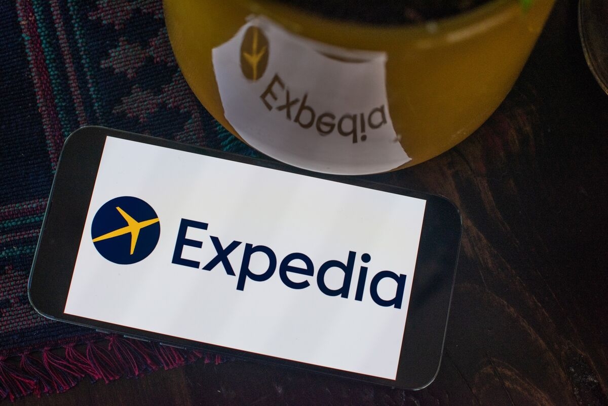 Expedia First-Quarter Bookings Miss as Travel Demand Softens