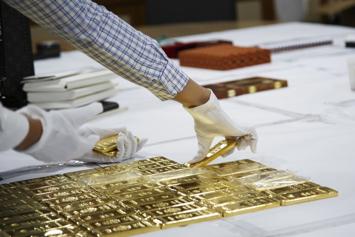 Singapore to Sell Hermes Bags and Gold Bars Seized From Launderers