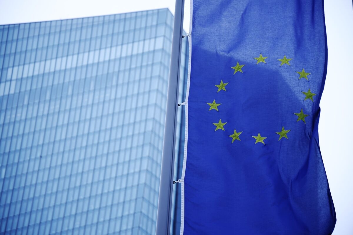 Europe Eyes US Trade Agreement Ahead of Deadline