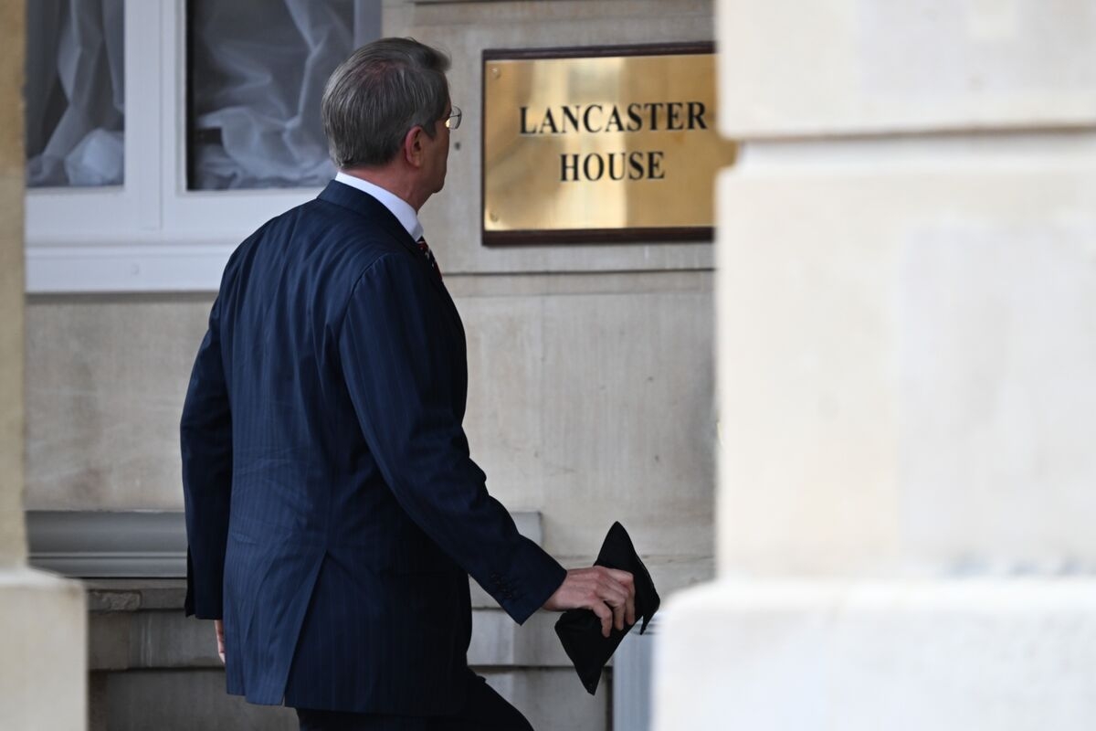 China and US Holding Second Day of Trade Talks in London