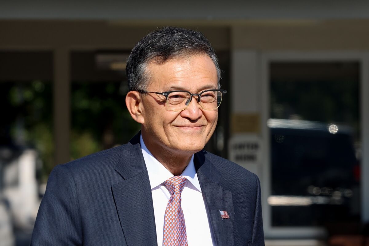 Intel CEO's ‘Amazing Story' Has Helped Make Him a Billionaire
