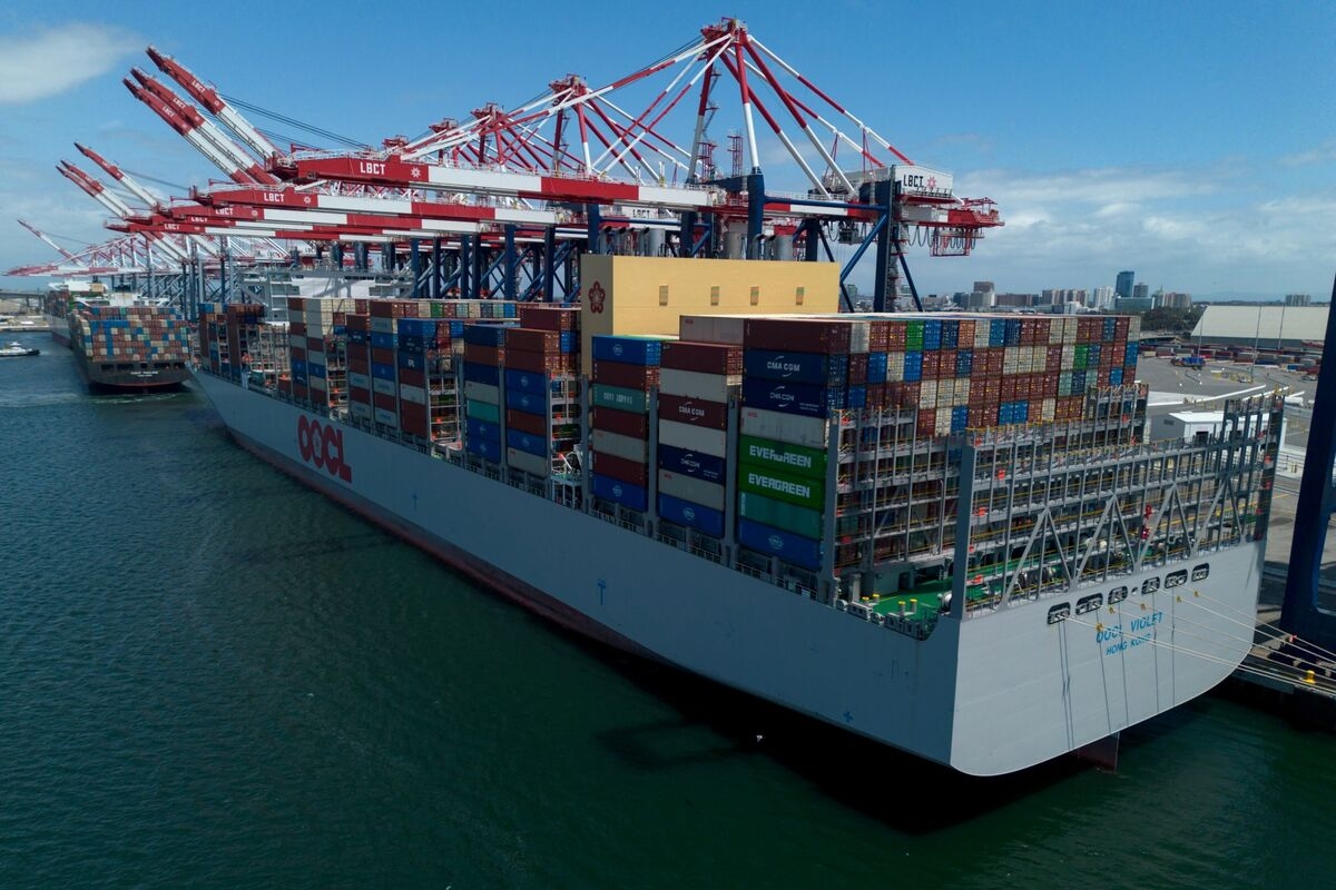 China's Exports to US Fall Most Since 2020 Despite Trade Truce