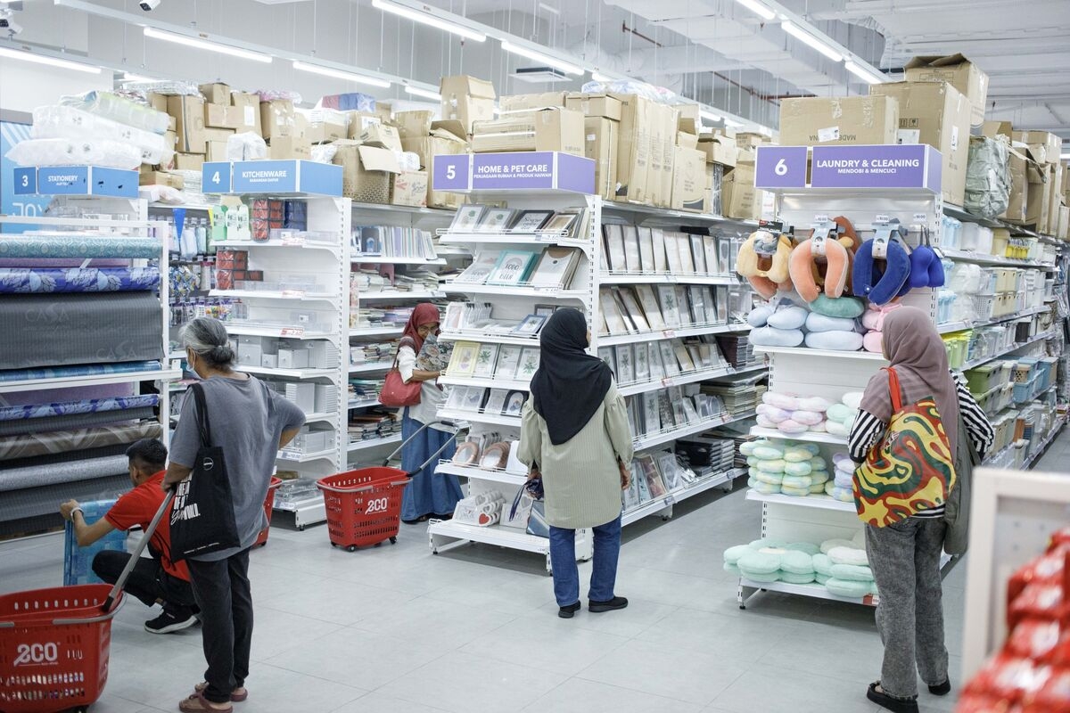 Dollar Store to Boost Malaysian IPOs With Year's Biggest Listing