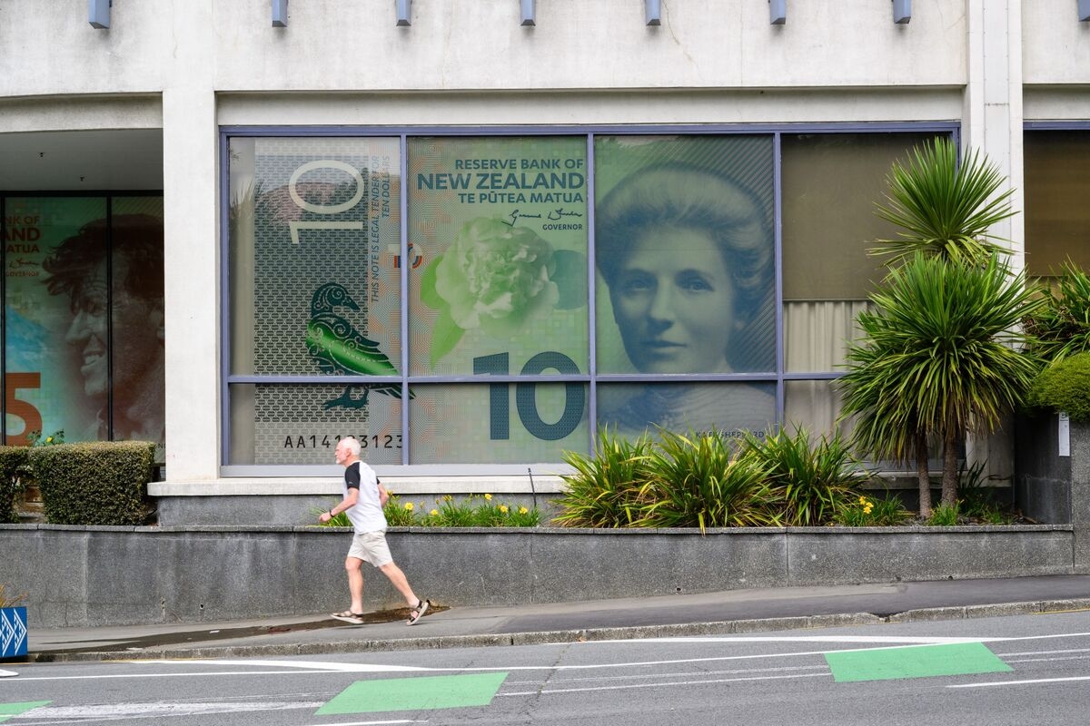 RBNZ May Cut a Fifth of Staff in Next Two Months Due to Funding