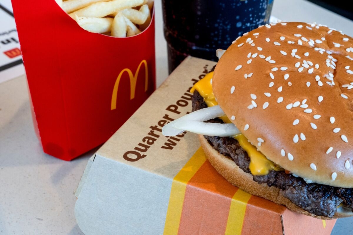 McDonald's Shares Slump as GLP-1 Risks Spur Rare Sell Rating