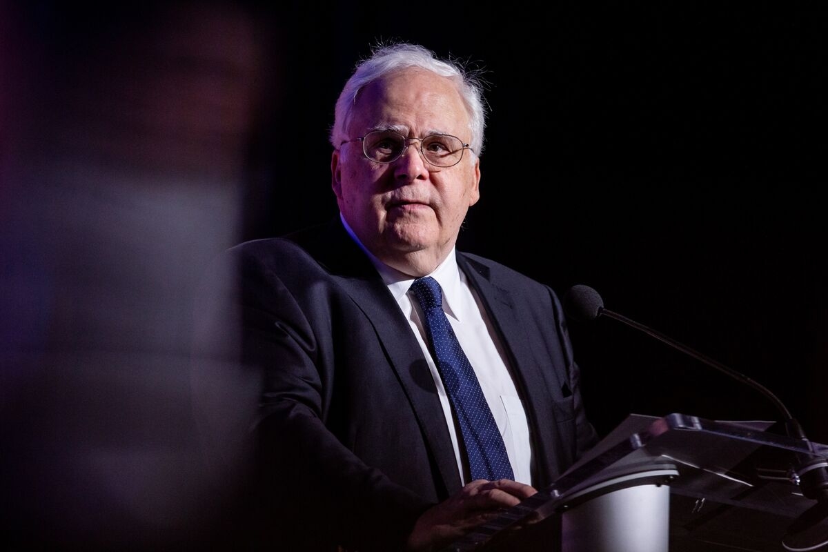 Fred Smith, Who Transformed Parcel Delivery by Founding FedEx, Dies at 80