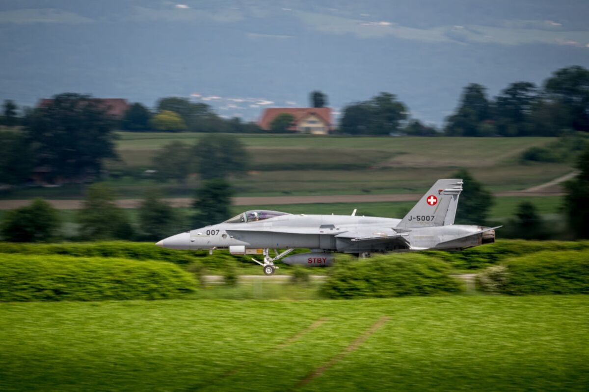 Swiss Seek European Arms Procurement Ties to Bolster Defense