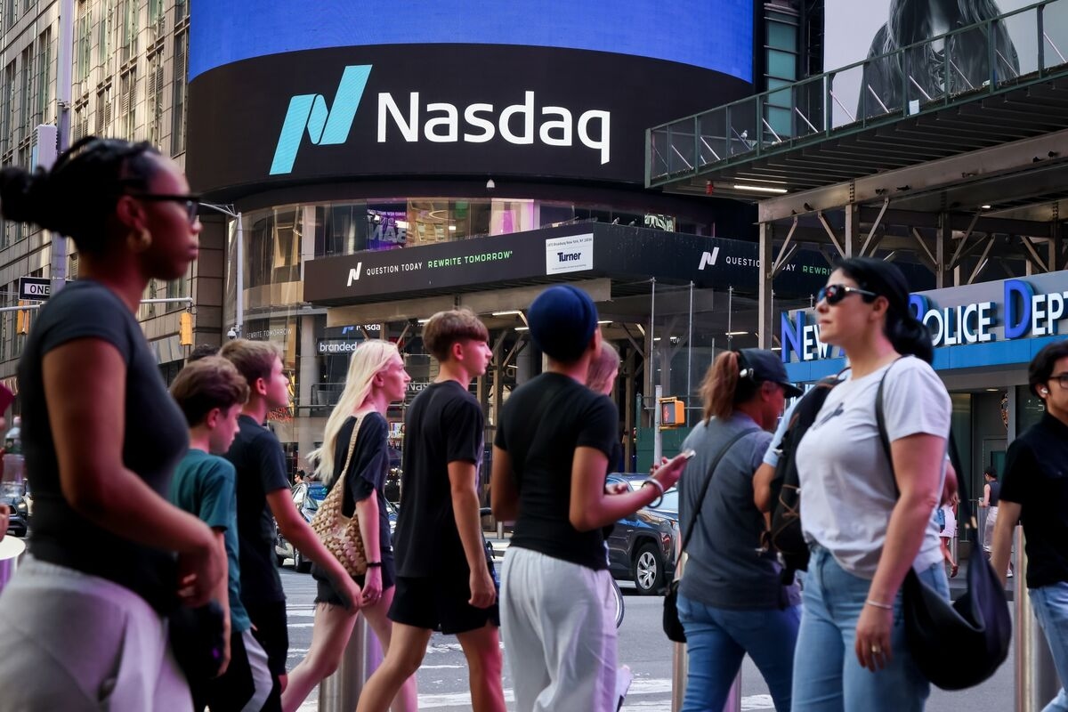 Stock Futures Surge on Robust Big Tech Earnings