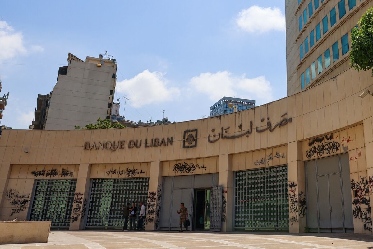Lebanese Banks Seek Adviser for Potential Talks on $80B of Losses