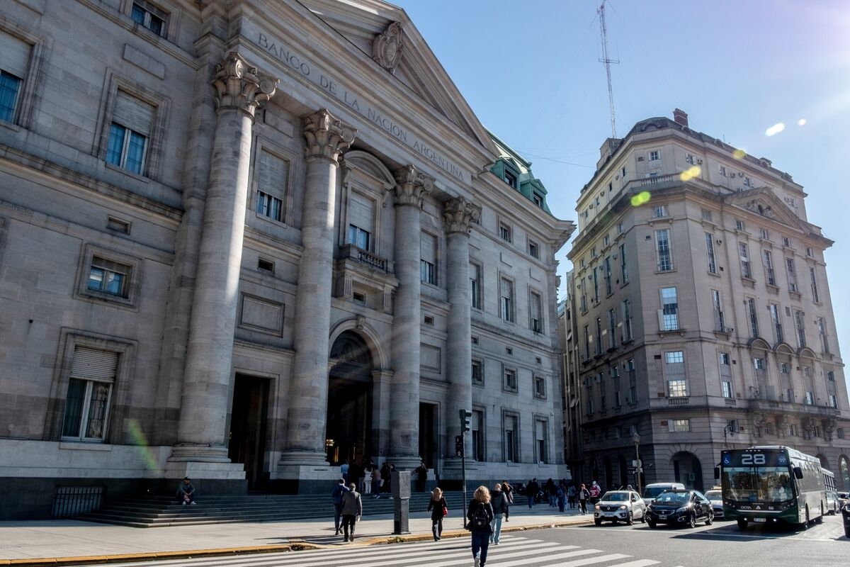 Argentina Claims Return to Global Markets With Peso Bond Sale