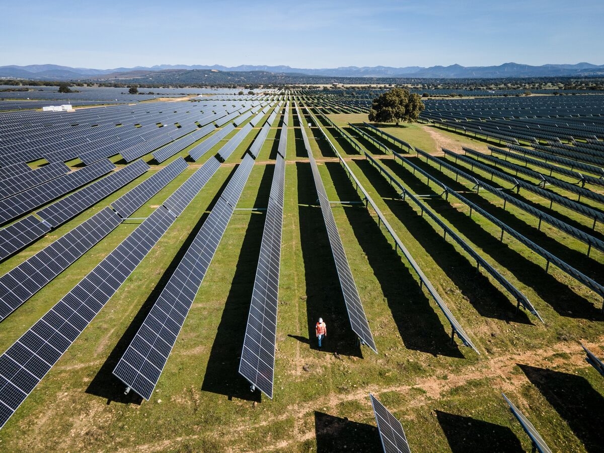 TotalEnergies Plans Stake Sales in US, Spain Renewables