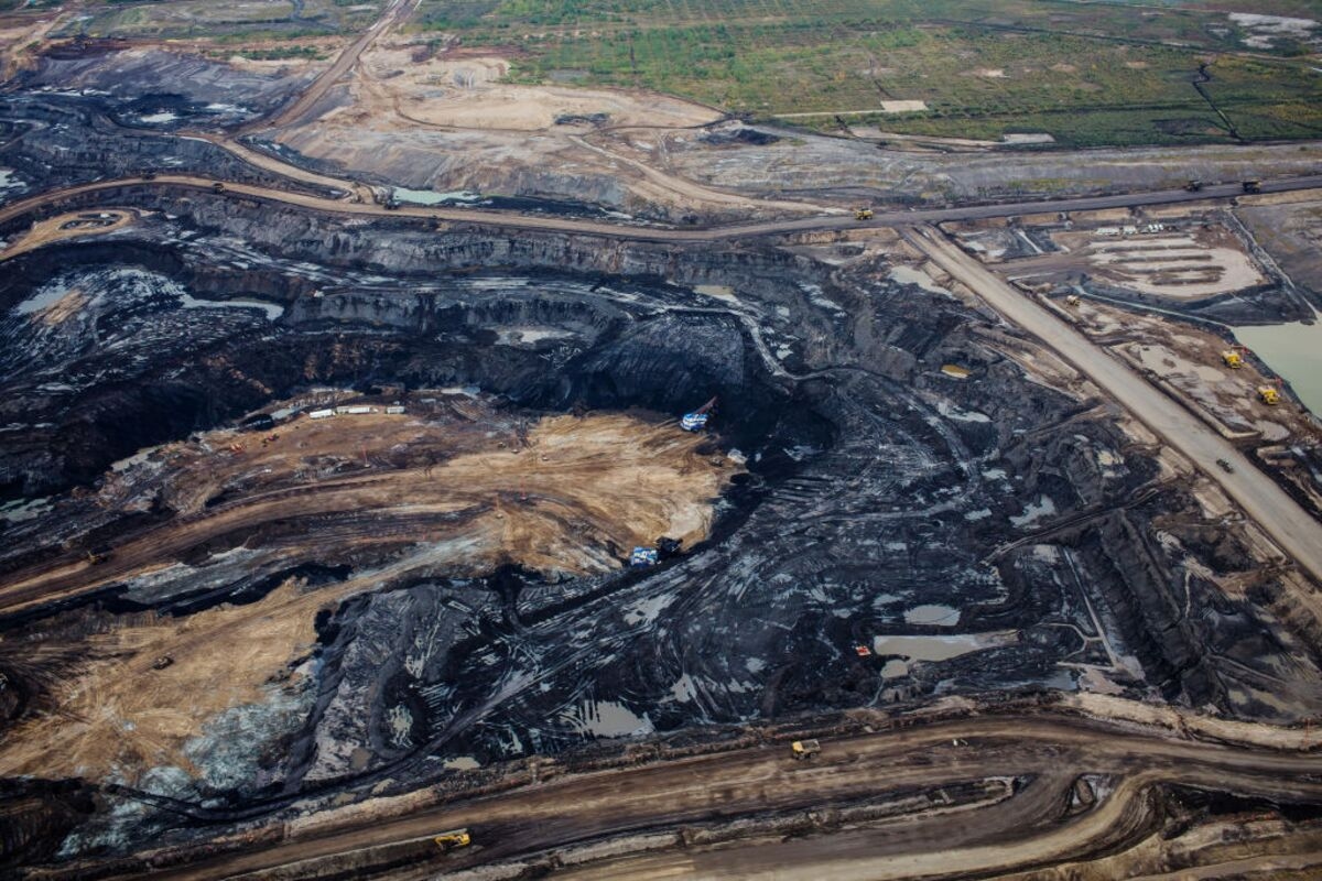 Alberta Oil Production Falls to Lowest in Two Years