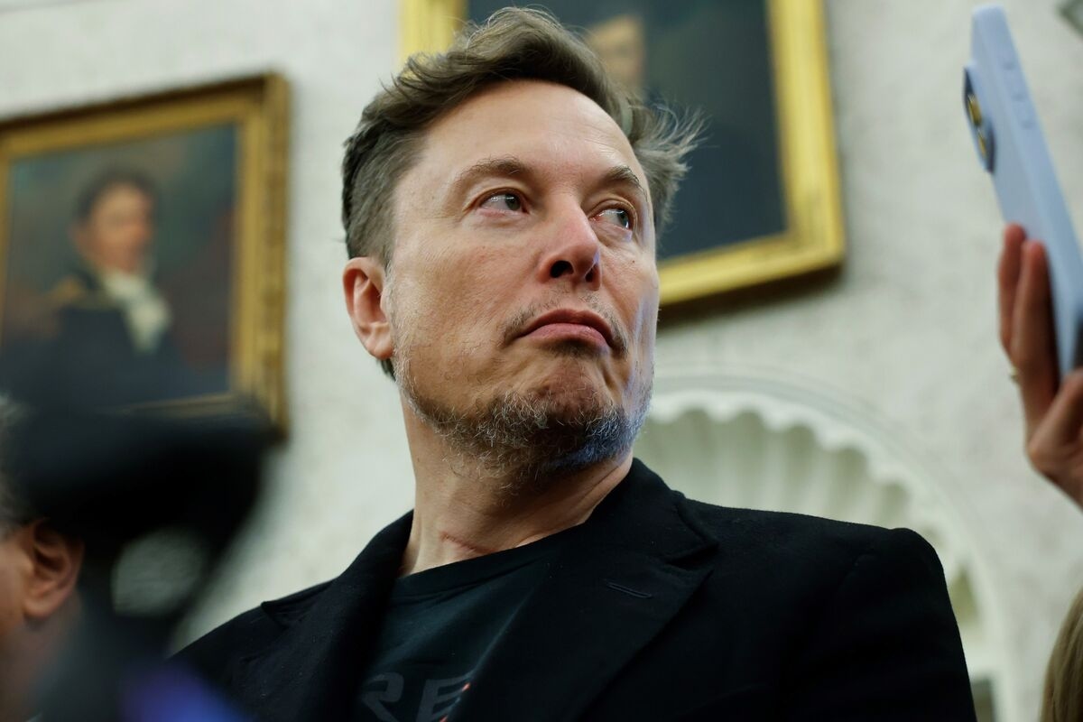 Musk Relies on AI to Breathe Life Into X's Ad Business