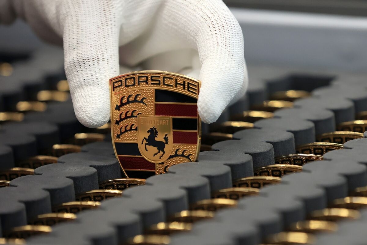 Porsche, Deutsche Telekom in Talks to Anchor €500 Million Defense Fund
