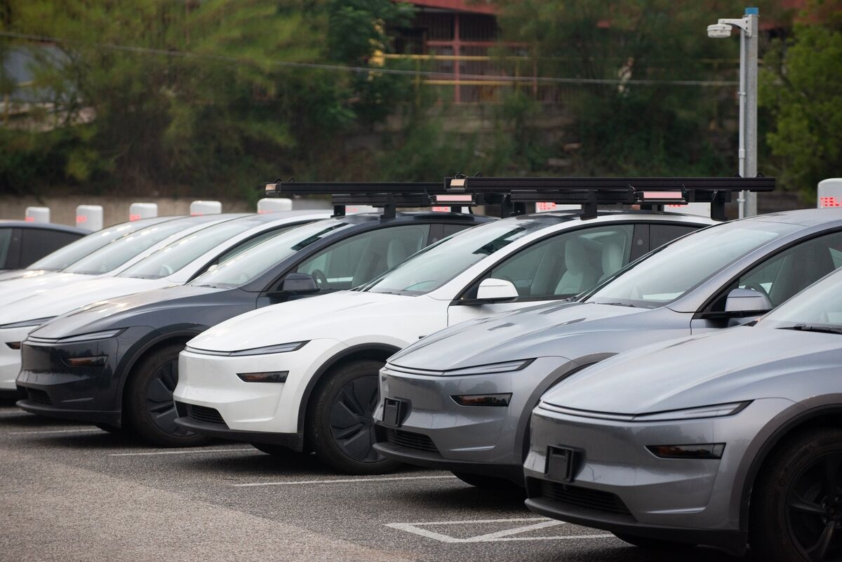 Elon Musk Says First Tesla Drove Itself From Factory to Customer