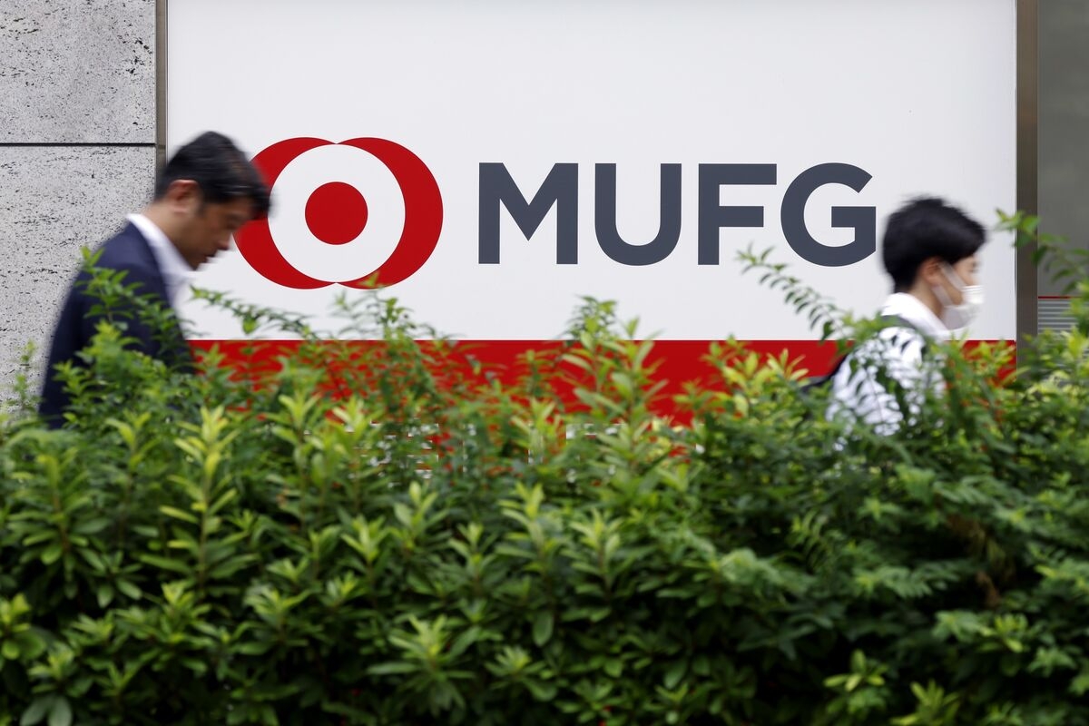 Japan's Hostile Takeover Boom Raises Risks for Megabanks