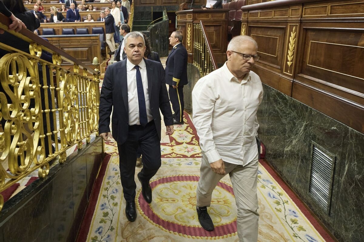 Top Aide to Spanish PM Sanchez Resigns Amid Graft Allegations