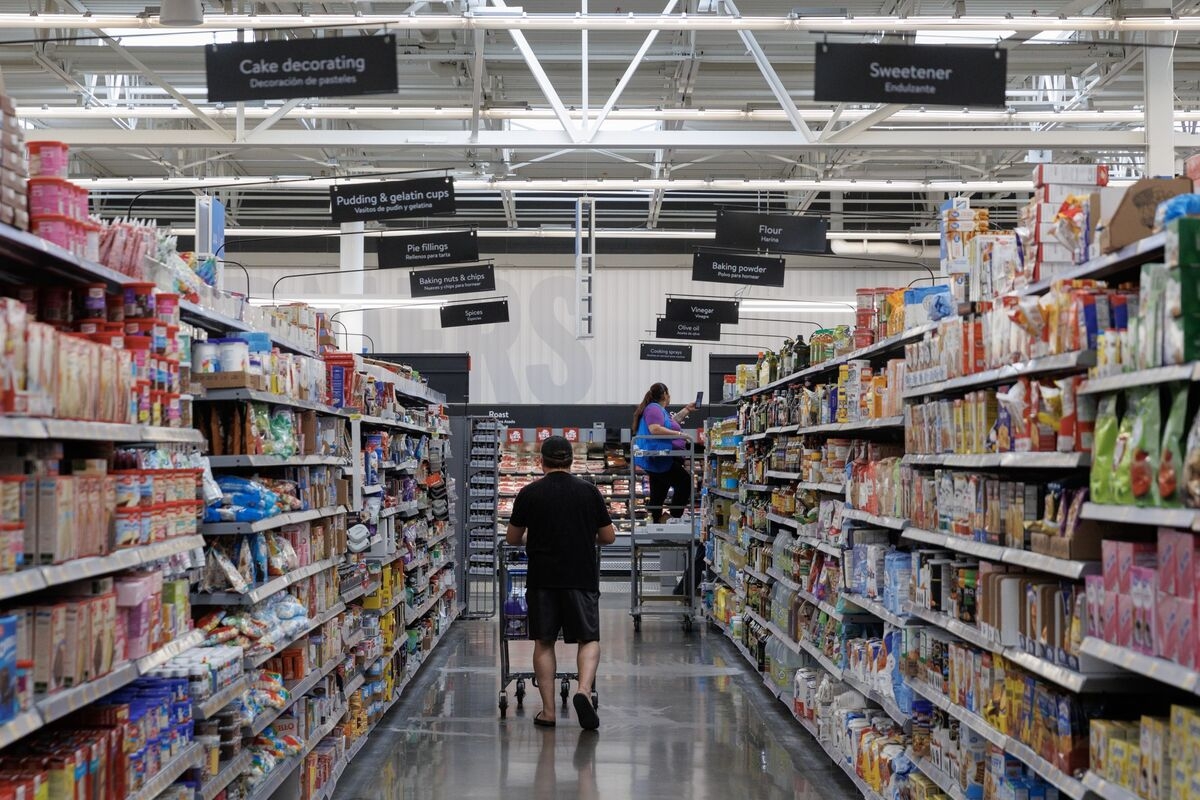 Walmart CFO Says Shoppers Remain Focused on Food, Essentials