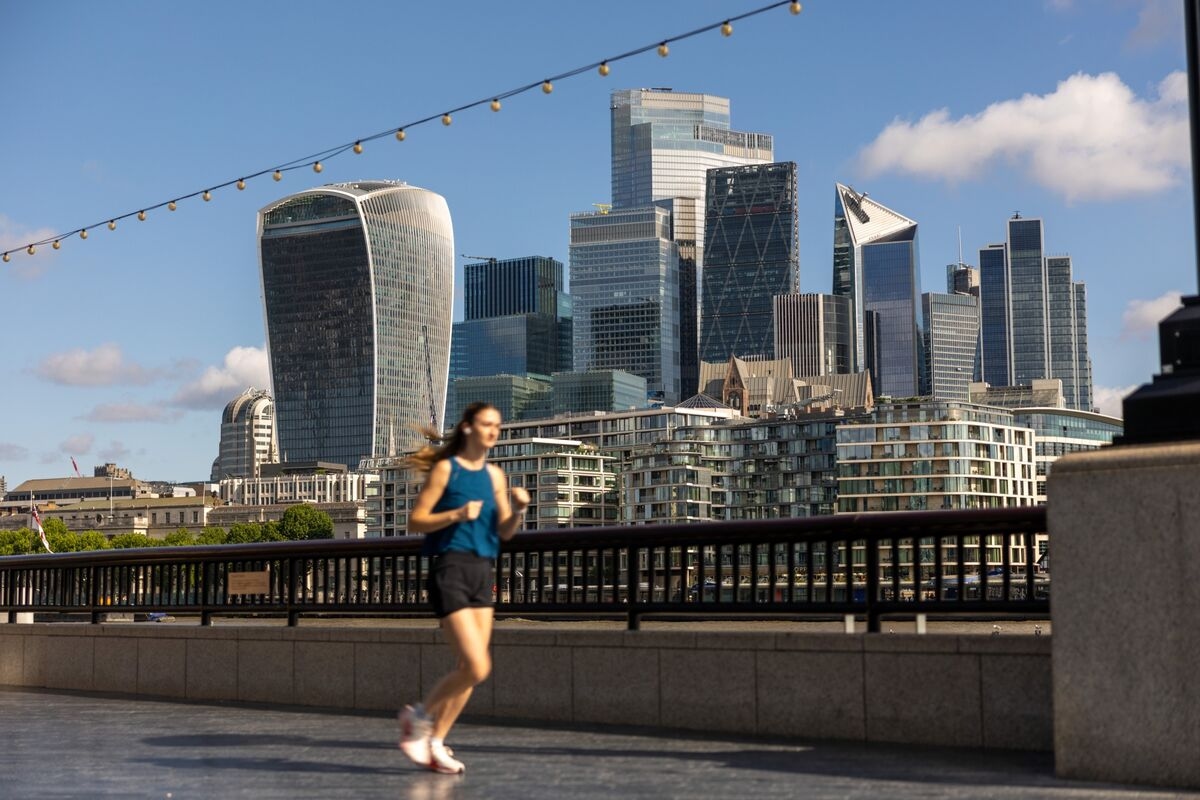 Private Equity Funds Traded in London Hint at Hidden 401(k) Risk