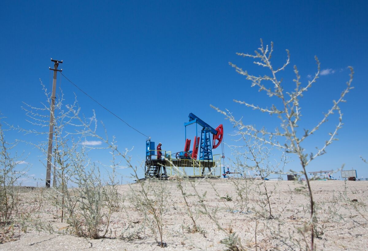 Kazakhstan Says It Can't Cut Oil Output Despite OPEC+ Deal