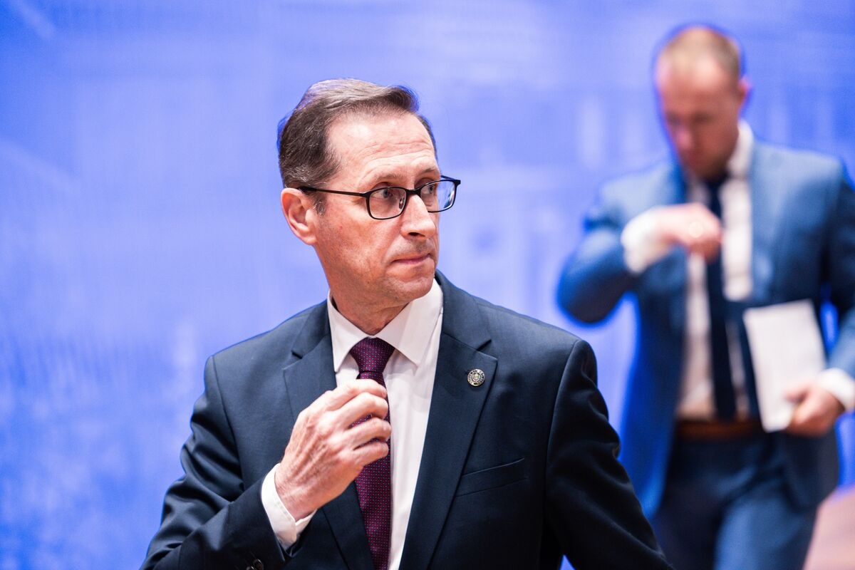 Hungary Holds Key Rate Steady for 10th Month to Anchor Inflation
