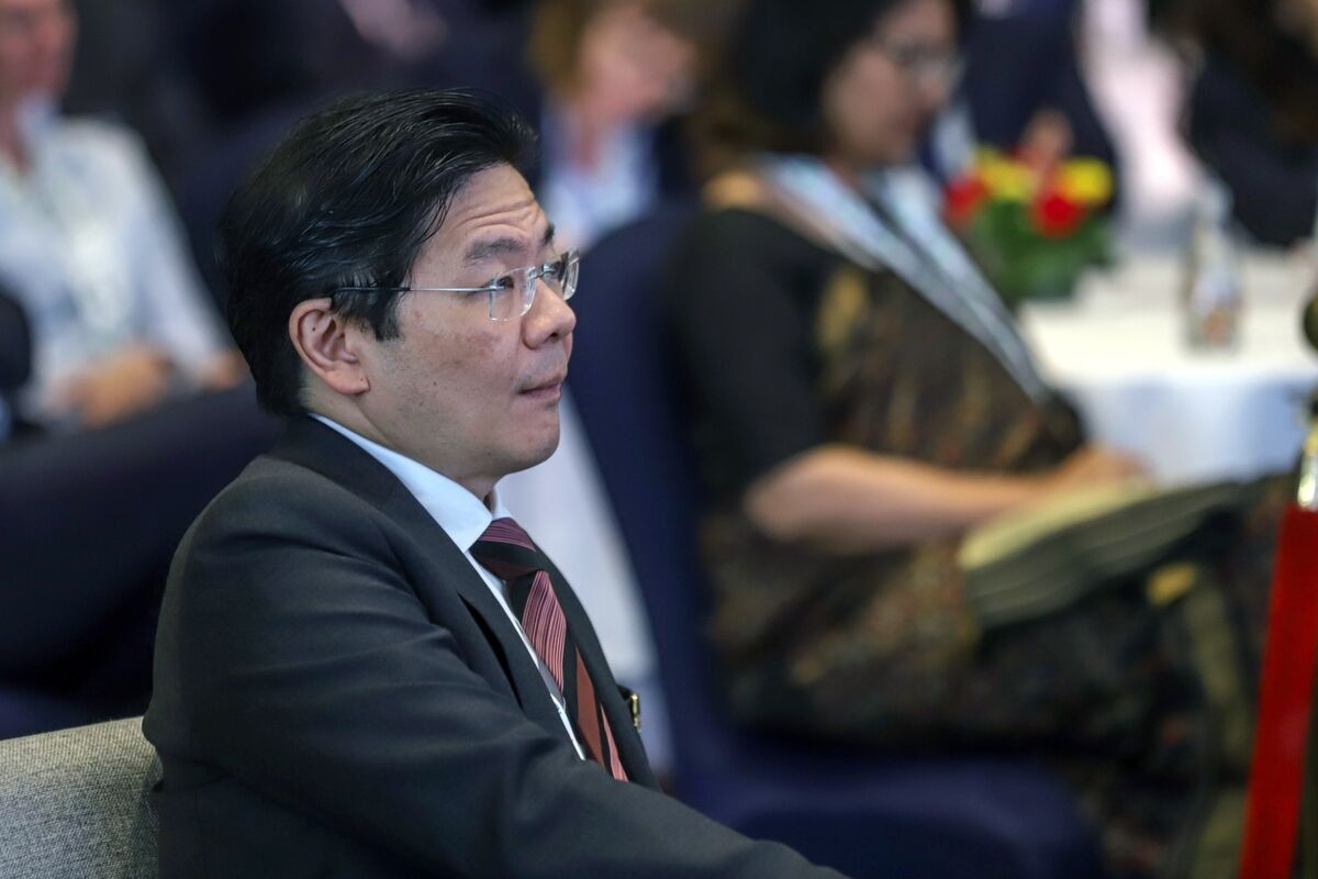 Singapore Premier Warns Lawmakers on Perceptions of Impropriety
