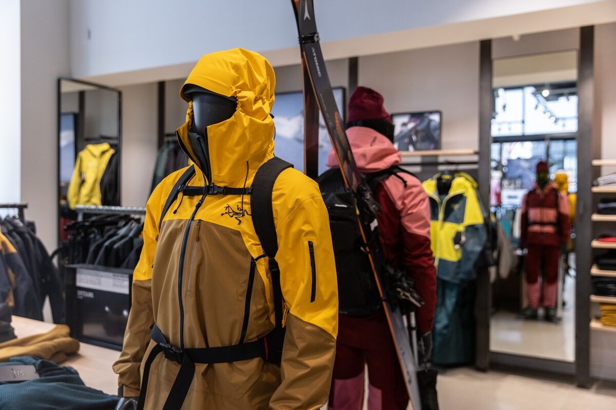 FountainVest Seeks $1.32 Billion in Arc'teryx Maker Share Sale
