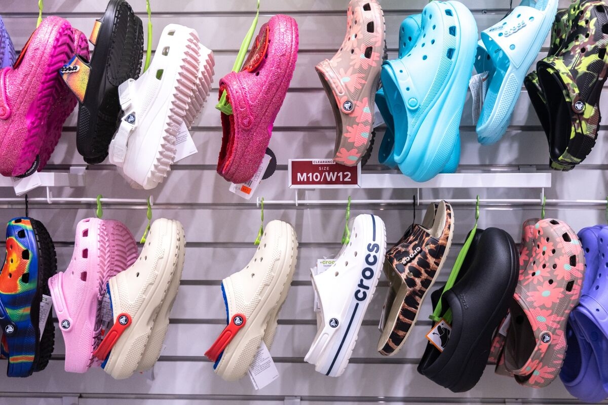 Crocs Sinks After Third-Quarter Forecast for Sharp Sales Decline