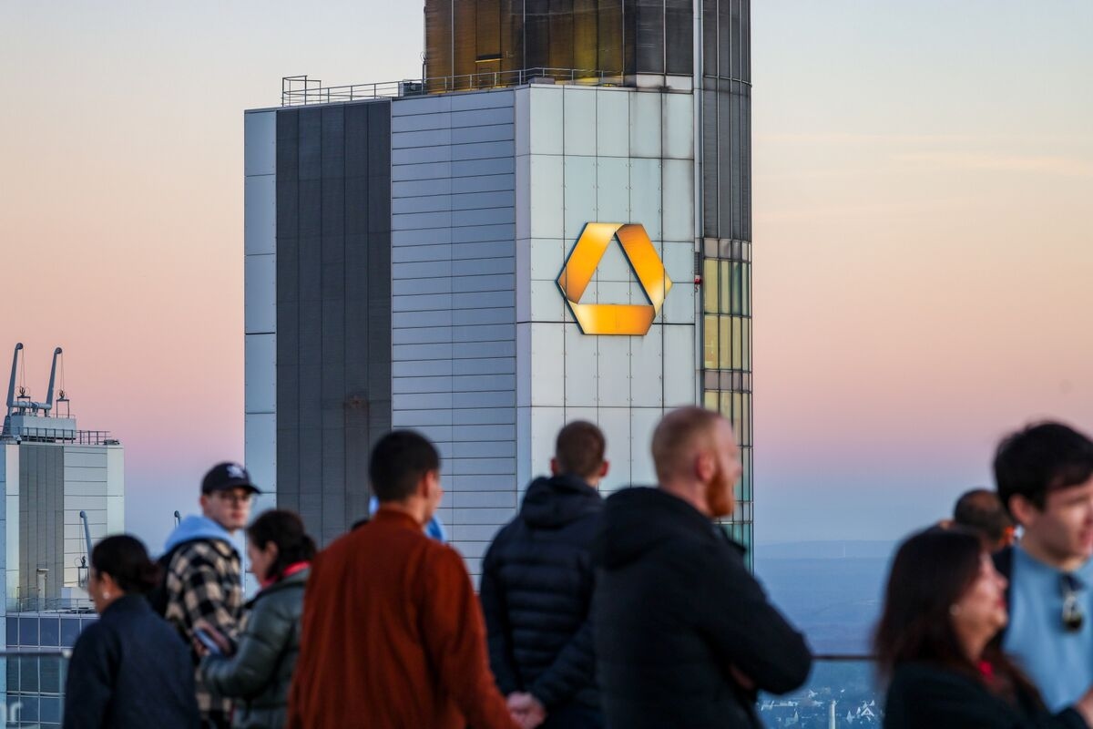 Commerzbank's Valuation Tops €30 Billion Amid UniCredit Interest