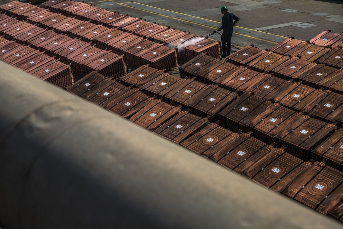 Informal Mining Boom Is Biggest Fear for Peru's Copper Investors
