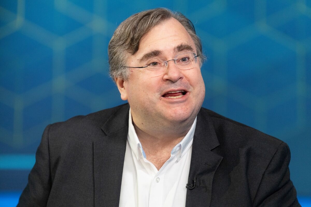 Billionaire Hoffman Backs Brain Startup Using AI, Ultrasound