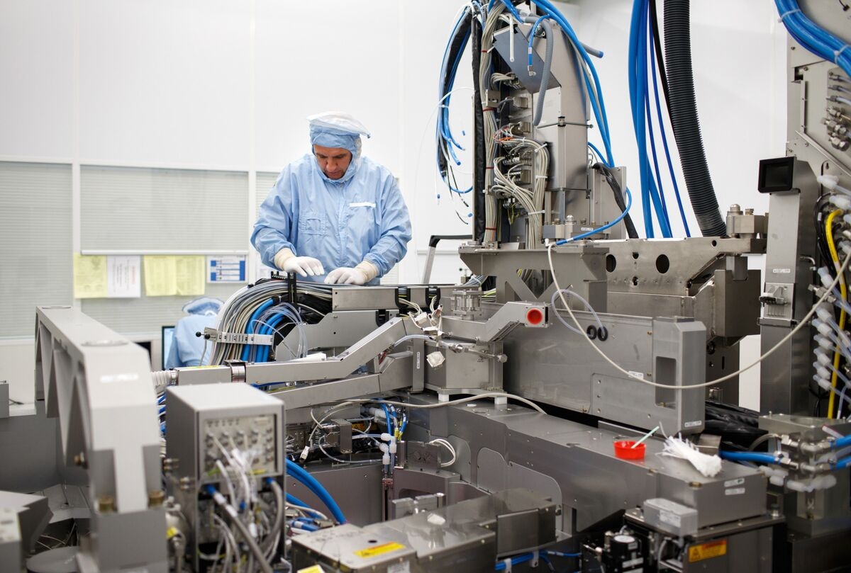China Asks Dutch to Ease Chips Export Controls, Minister Says